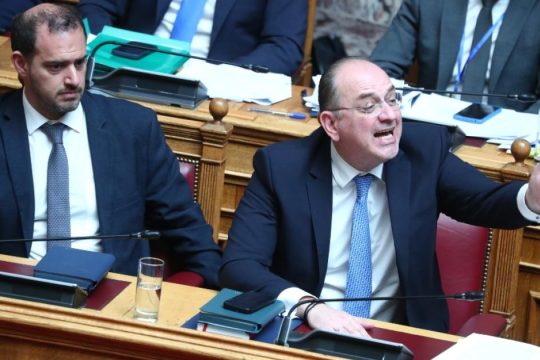Μύδροι αντιπολίτευσης για την υπόθεση Λαζαρίδη: «Πιάστηκε με τη γίδα στην πλάτη» - «Αριστεία στην εξαπάτηση»